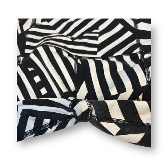 Victoria’s Secret Sport Geometric Leggings Size Extra Small - Picture 5 of 5